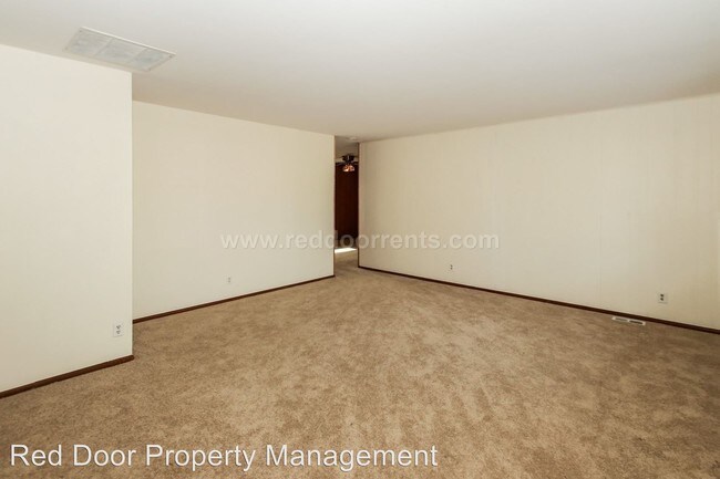 Building Photo - 3 br, 1 bath House - 5945 Gateway Dr
