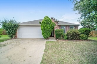 Building Photo - 1327 Primrose Dr