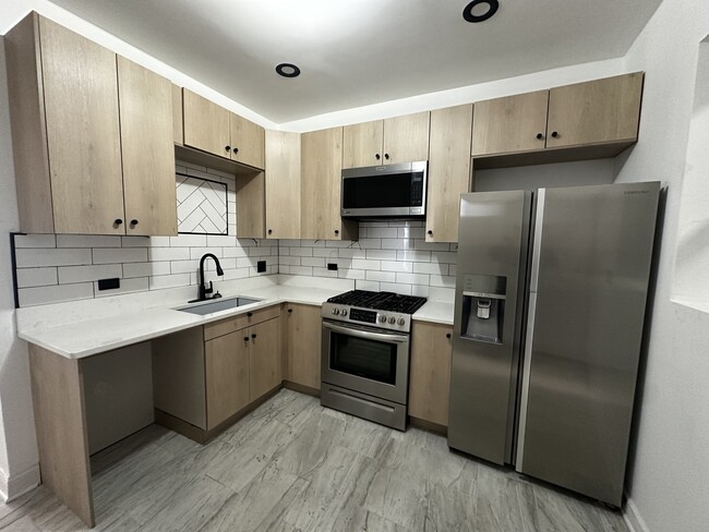 Building Photo - 1911 S Ridgeway Ave