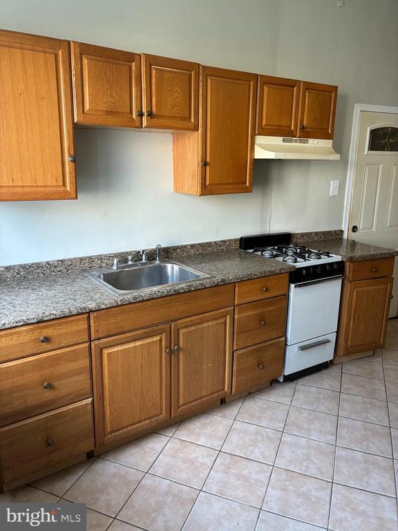 Building Photo - 1410 W Porter St