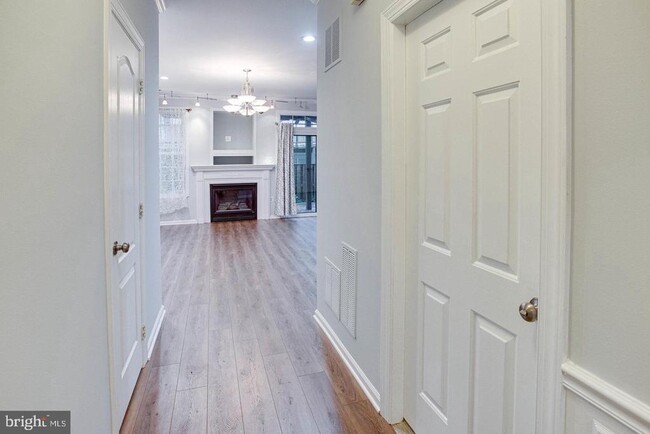 Building Photo - 938 Herons Run Ln