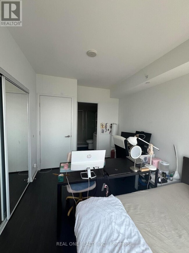 Building Photo - 15 Grenville St