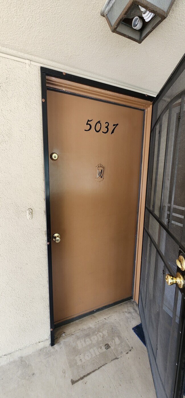 Foto del edificio - 5037 Cahuenga Blvd