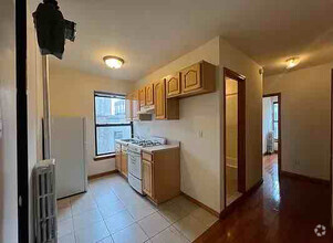 Building Photo - 300 E 14th St