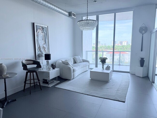 Foto del edificio - 3029 NE 188th St