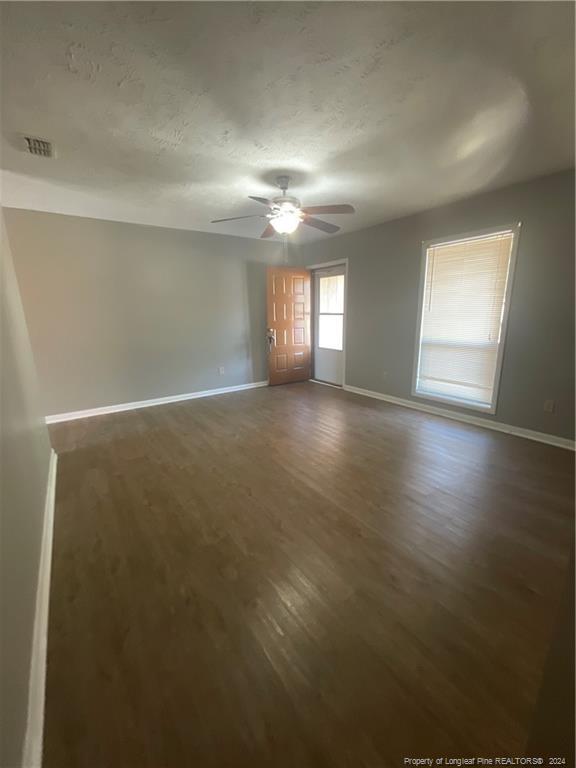 Foto del edificio - 607 Mosswood Ln