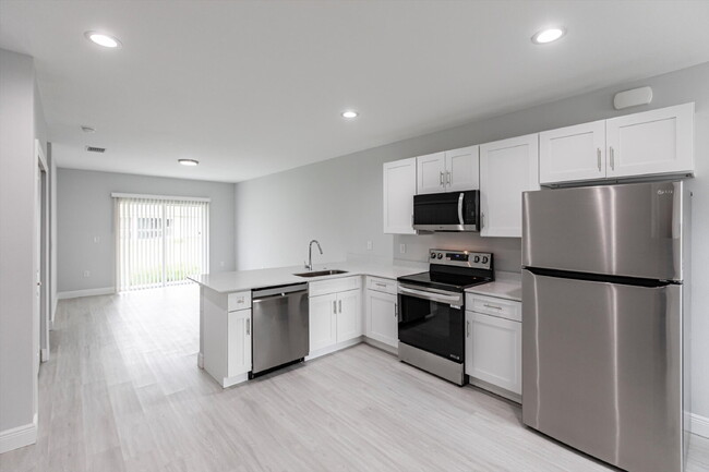 Foto del edificio - BRAND NEW Construction, 3 bed / 2 bath Ren...