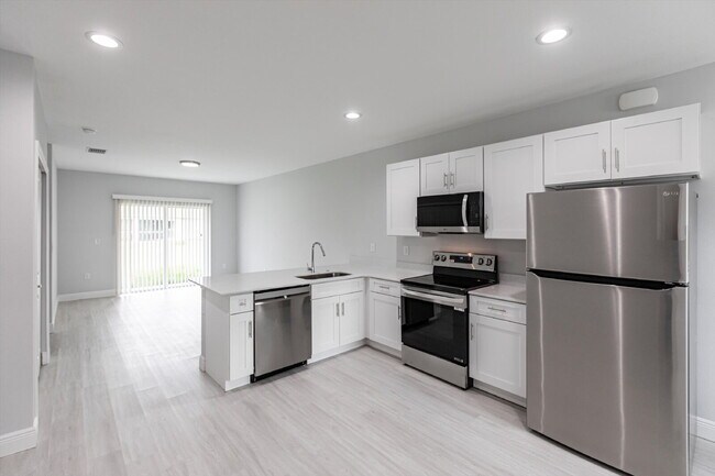 Foto del edificio - BRAND NEW Construction, 3 bed / 2 bath Rent-Ready Home in Port Charlotte!