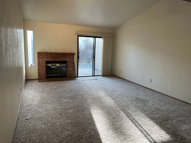 Foto del edificio - Single story condo located in Cedarbrook's Gated Community!