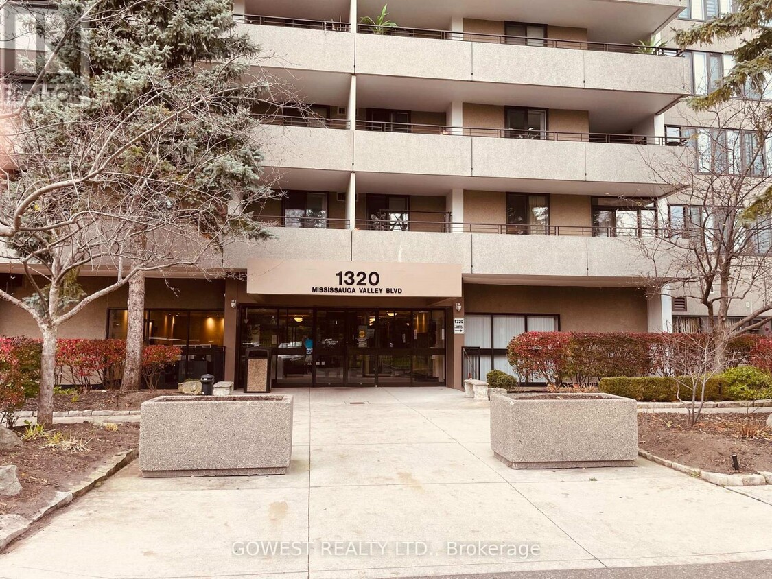 Primary Photo - 1320-1320 Mississauga Vly Blvd