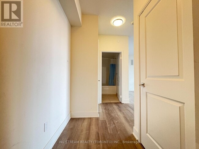 Building Photo - 88 Sheppard Ave E