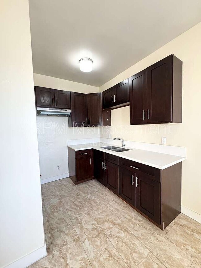 Foto del edificio - 3971 W 9th St