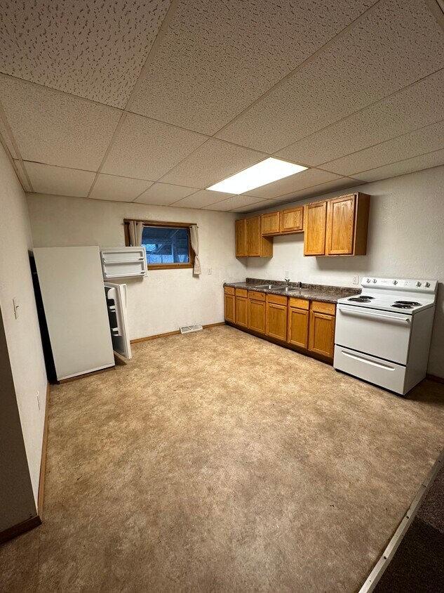 Kitchen - 117 E Main St