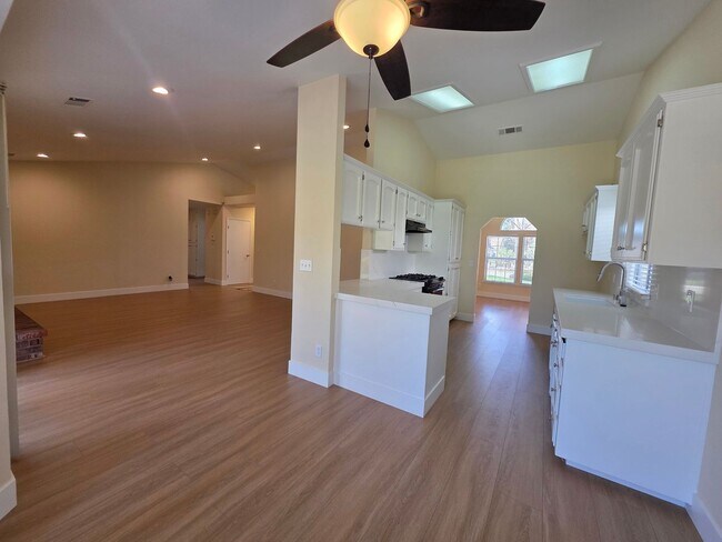 Foto del edificio - 444 N Tommy St