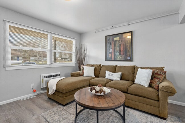 Building Photo - 928 W Browning St