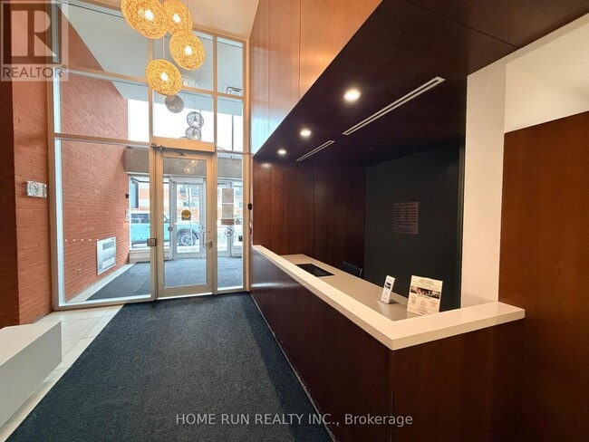 Building Photo - 354 Gladstone Ave