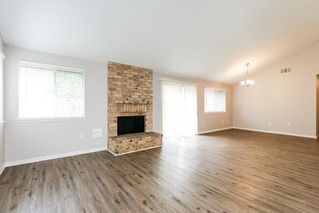Foto del edificio - 9206 Bayou Bluff Dr