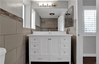 Building Photo - 1635 E Ocean Blvd