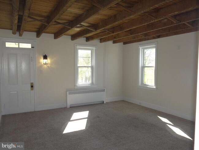 Building Photo - 210 Twin County Rd