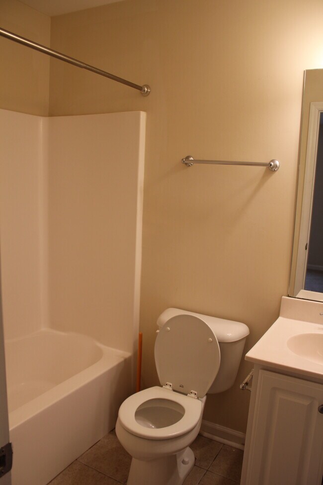 Foto del edificio - 2160 Lakeside Dr