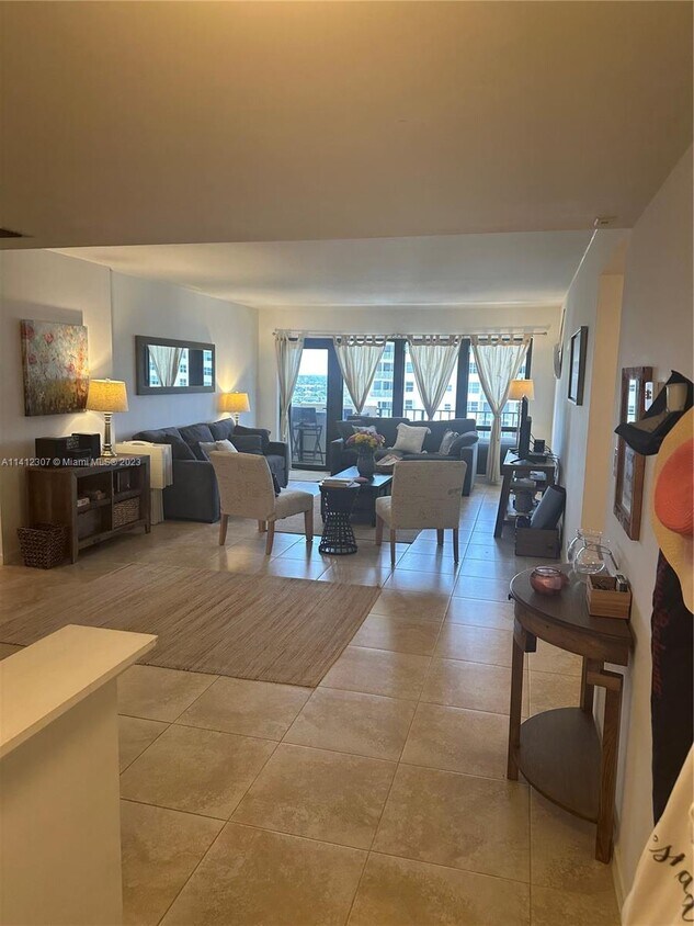 Primary Photo - 5100 N Ocean Blvd