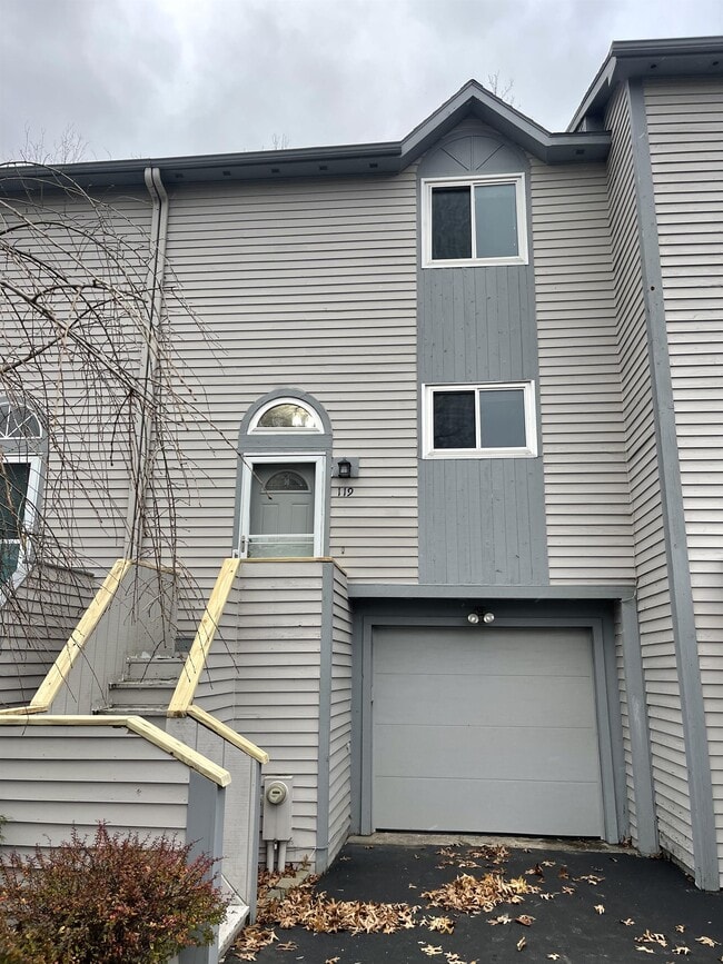 Building Photo - 119 Iron Oaks Cir