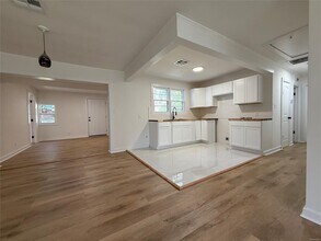 Building Photo - 308 Nottingham Rd