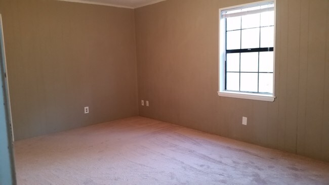 Building Photo - 1012 Live Oak Dr