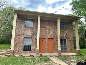 Building Photo - 118 Pinebrook Pl