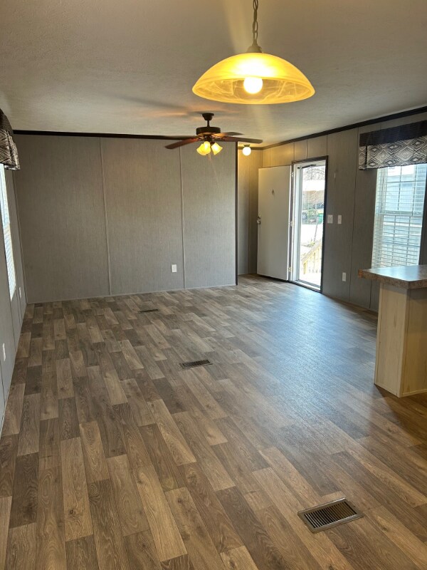 Foto del edificio - 302 Lakeview Rd