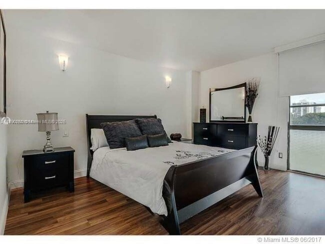 Foto del edificio - 20400 W Country Club Dr