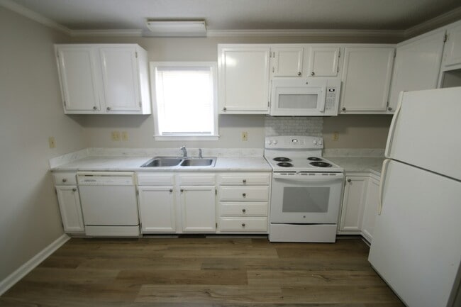 Foto del edificio - 92 Akron Ave