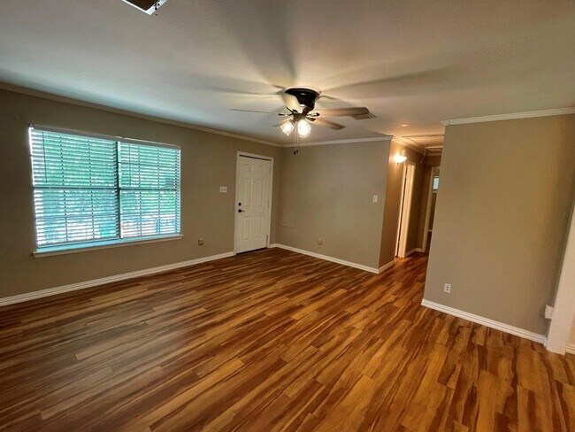 Foto del edificio - 6211 Chesterfield Ave