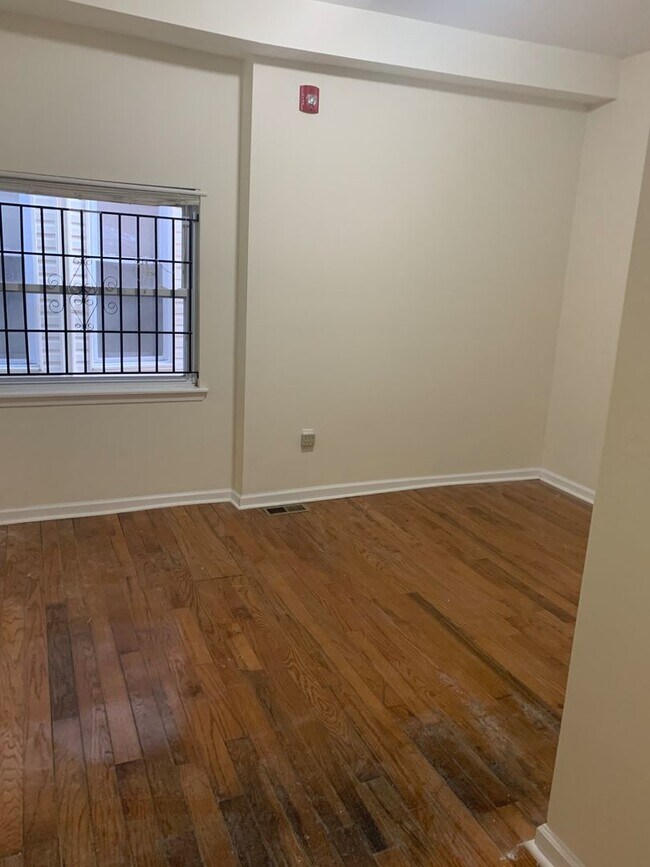 Foto del edificio - 5031 Hazel Ave
