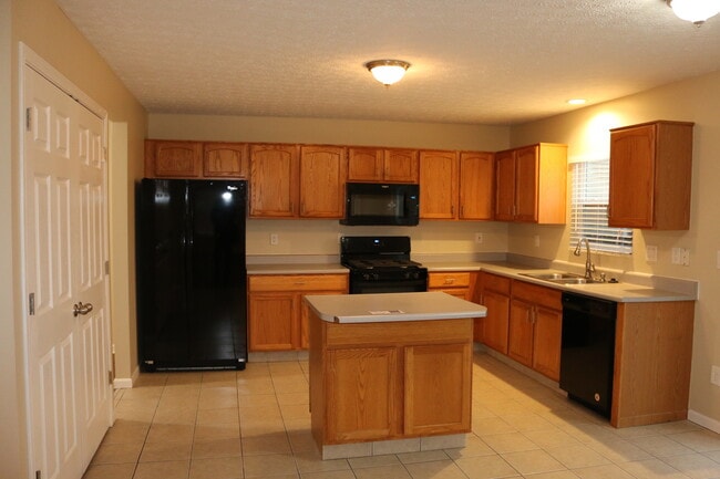 Building Photo - 4024 Walnut Crossing Dr