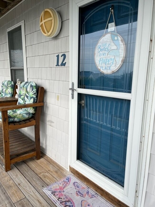 Foto del edificio - SEASONAL RENTAL 2 Bedroom Condo in Surf City