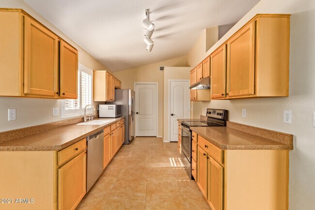 Building Photo - 4213 E Rosemonte Dr