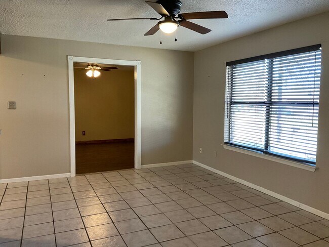 Foto del edificio - **APPLICATION RECEIVED**  3-Bedroom Home in Downtown Burnet with Large Fenced Yard!