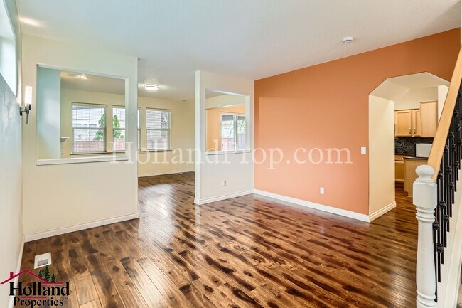 Building Photo - ** A must see Lovely home in Hillsboro **