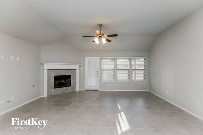 Foto del edificio - 6309 Red Cliff Dr