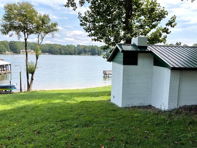 Foto del edificio - Lake Front Property For Rent