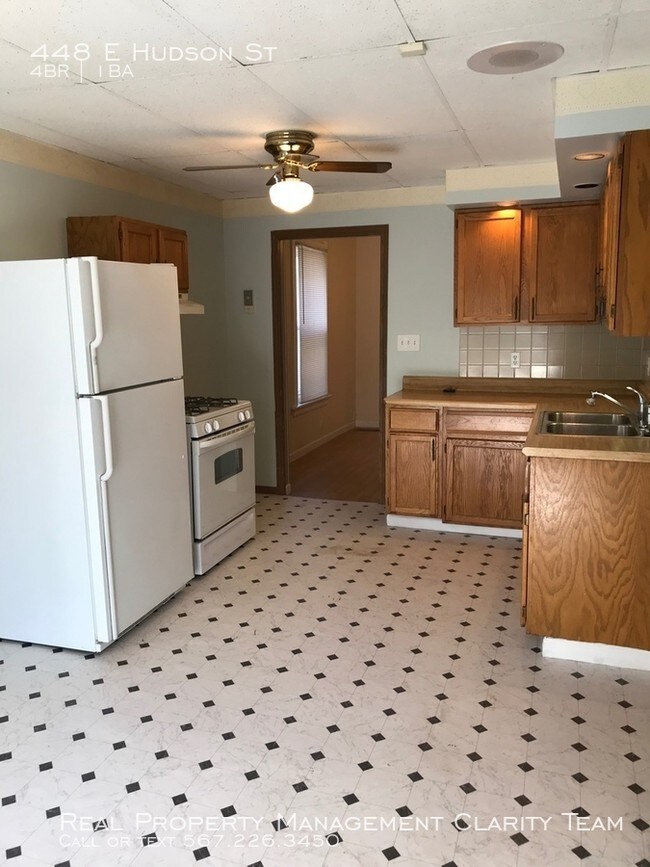 Building Photo - 4 Bed/1 Bath Home with Large Kitchen
