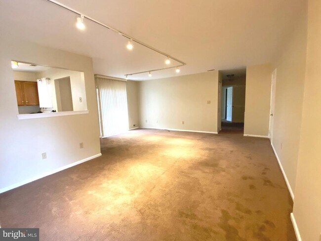 Building Photo - 407 Steeplechase Ct