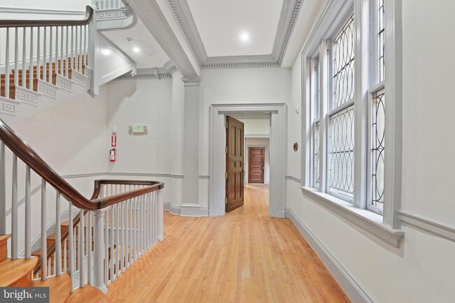 Building Photo - 812 Park Ave