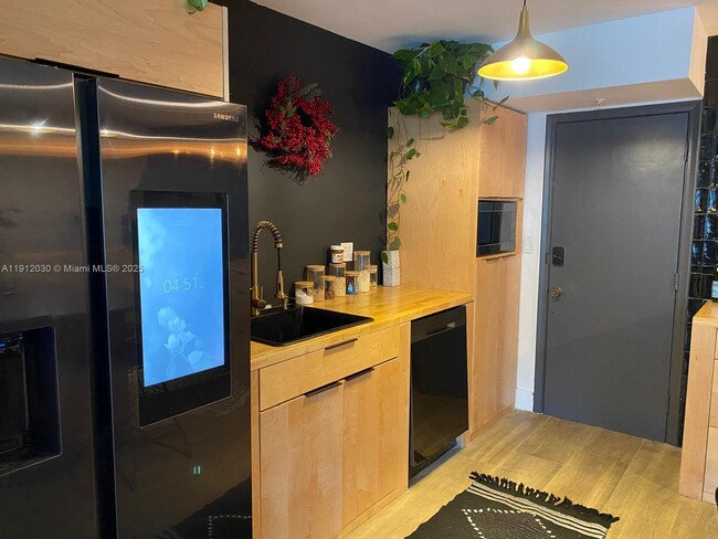 Building Photo - 550 Ocean Dr