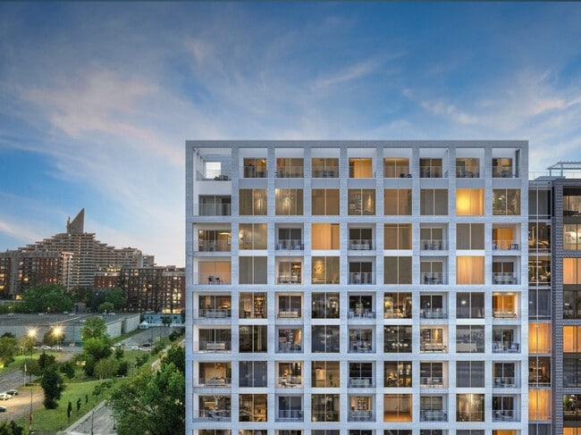 Building Photo - 5605 Av Pierre-De Coubertin