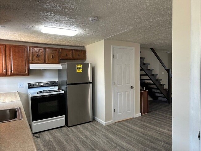 Foto del edificio - Introducing a charming 3-bedroom, 1.5-bath...