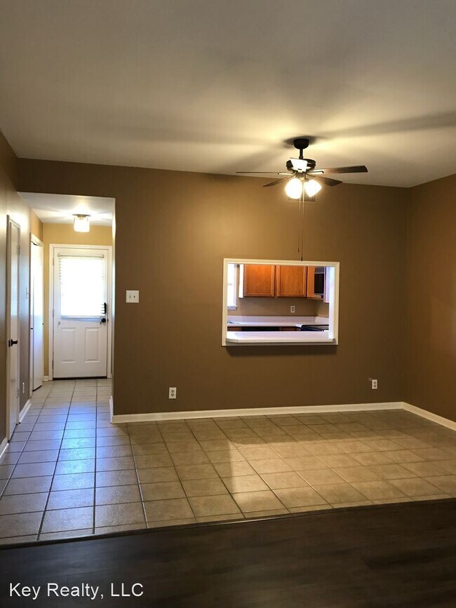 Building Photo - 2 br, 2.5 bath House - 945 Bayou Trace Dr