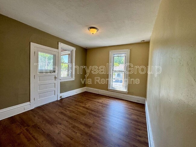 Foto del edificio - 738 E Main St