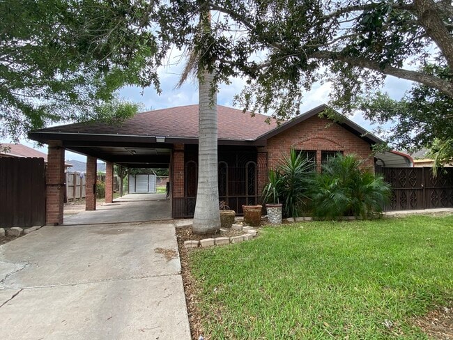 Building Photo - 810 W La Quinta Dr